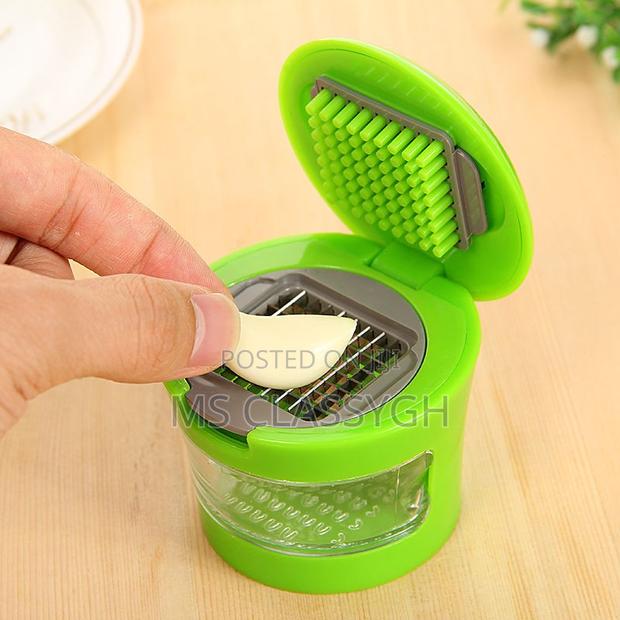 Stainless Steel Manual Garlic Press Household Masher Kitchen · Photo 3