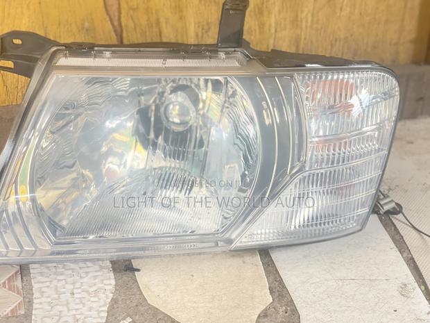 Montero 08 Headlight Left Side