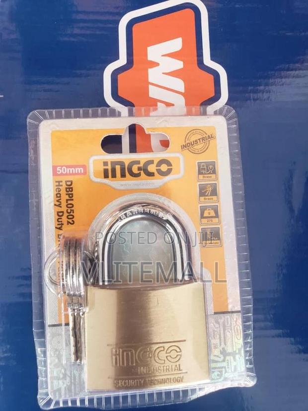 Heavy Duty Brass Padlock · Photo 2