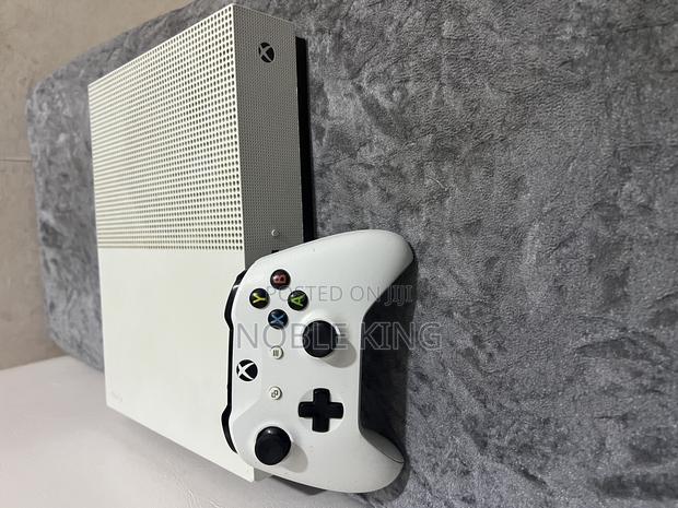 Xbox One S · Photo 2