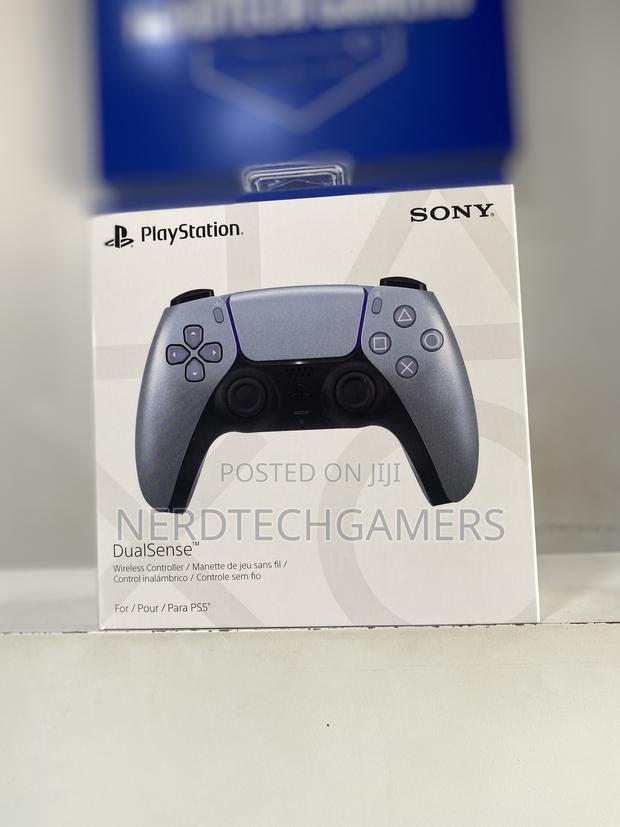 PS5 Dualsense Controller Silver · Photo 3