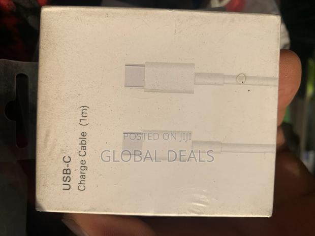 Type C-C Charger Cable · Photo 3