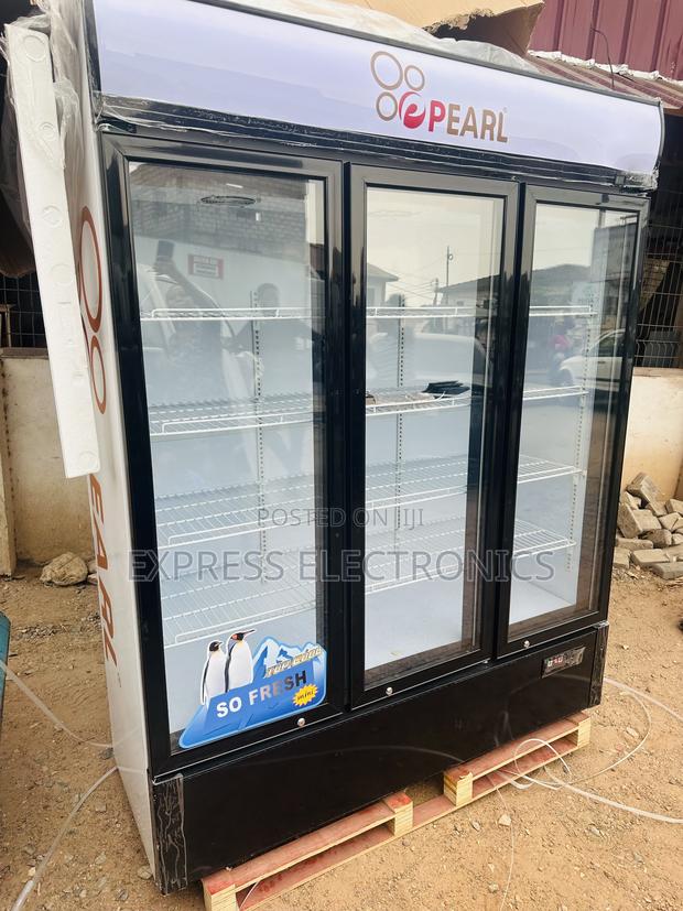Vertical Display Fridge Pearl PVC-150 · Photo 2