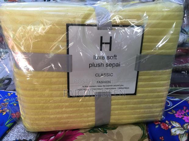 Superior Quality Original Throw Blankets · Photo 1