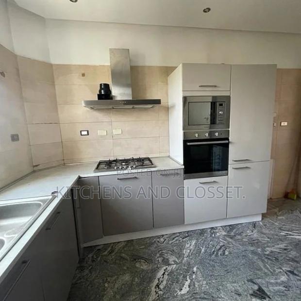 Luxurious Kitchen Cabinet
