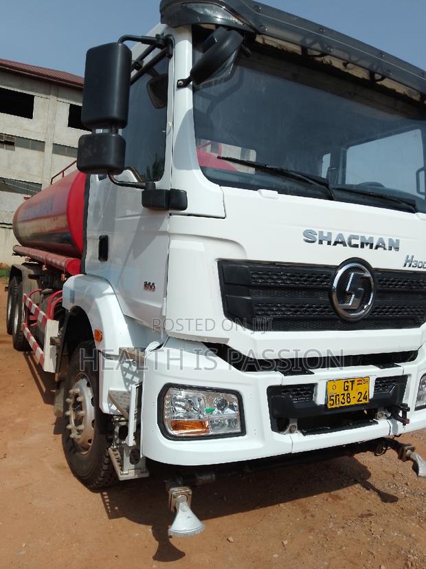 Brand New SHACMAN Water Tanker 20000liters photo 3