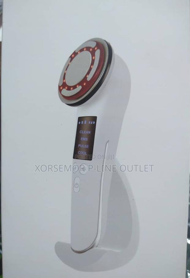 Digital Facial Massage · Photo 4