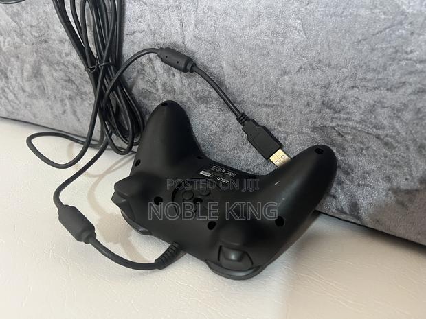 Nintendo Switch Wired Controller · Photo 4