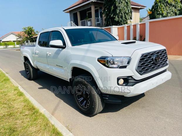 Toyota Tacoma TRD Sport Double Cab 5' Bed V6 AT 2023 White · Photo 1