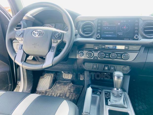 Toyota Tacoma TRD Sport Double Cab 5' Bed V6 AT 2023 White · Photo 4