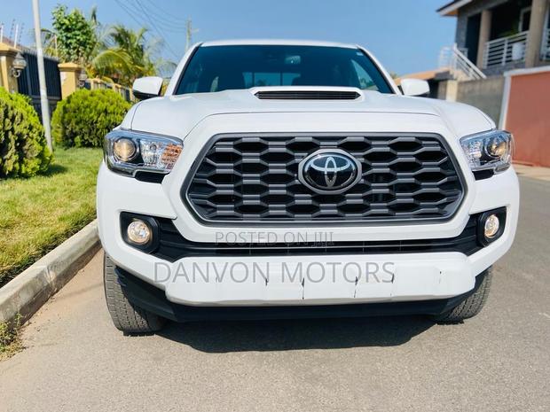 Toyota Tacoma TRD Sport Double Cab 5' Bed V6 AT 2023 White · Photo 2