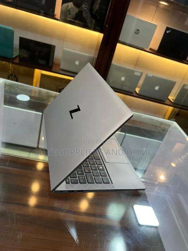 Laptop HP ZBook Firefly G8 16GB Intel Core I7 SSD 512GB · Photo 3