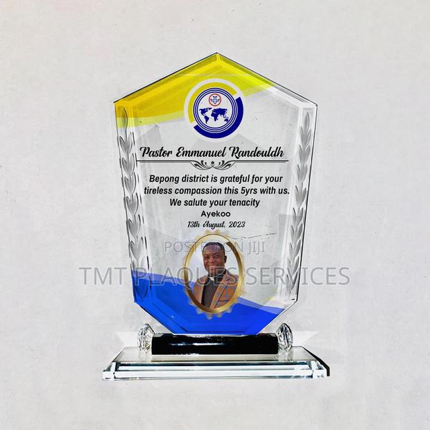 Round Crystal Award Plaque · Photo 4