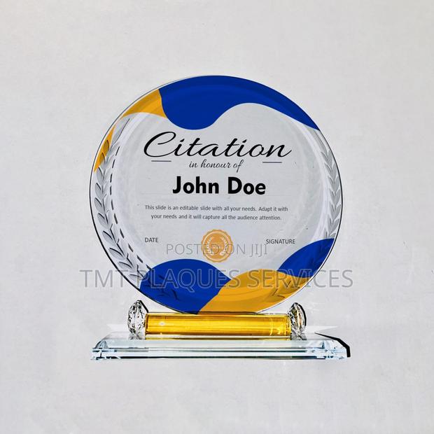 Round Crystal Award Plaque · Photo 3