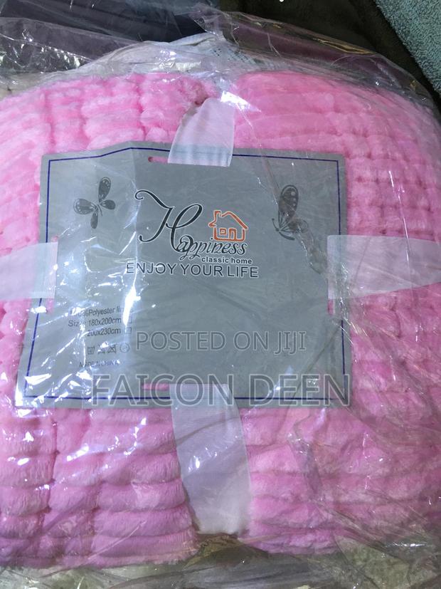 Exquisite Quality Throw Blankets · Photo 1
