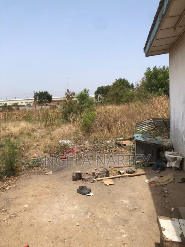 8 Acre Land for Sale by the Accra-Tema Motorway · Photo 3