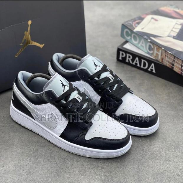 Nike Air Jordan Retro 1 Shadow · Photo 3