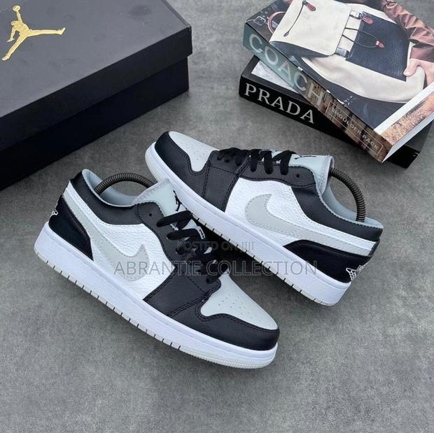 Nike Air Jordan Retro 1 Shadow · Photo 4