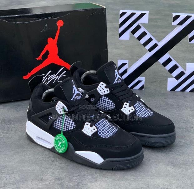 Air Jordan Retro 4 Panda · Photo 4