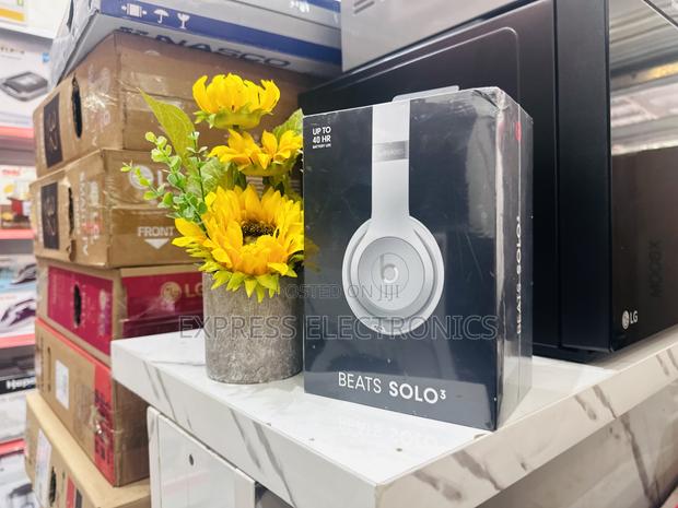Powerful Dynamic Headset Beats Solo 3 · Photo 2