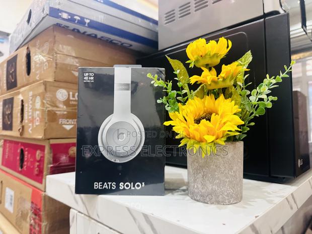 Wireless Headphones Beats Solo 3 · Photo 2