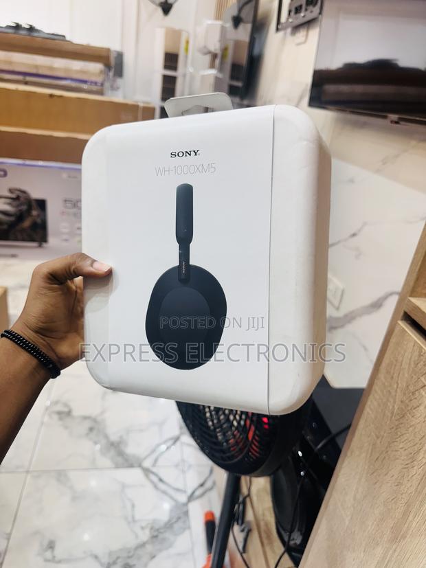 Available Now at Store SONY WH-1000XM5 Headset · Photo 2