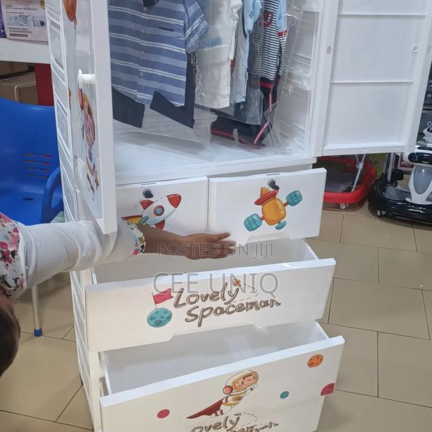 Kids Plastic Wardrobe · Photo 2