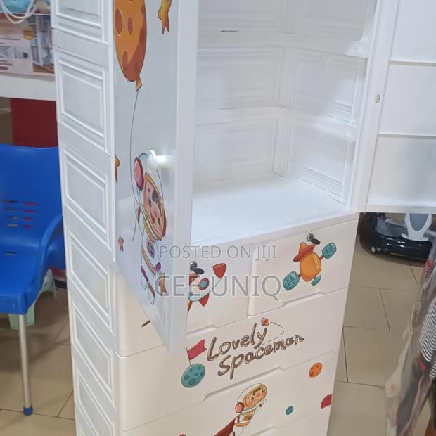 Kids Plastic Wardrobe · Photo 3