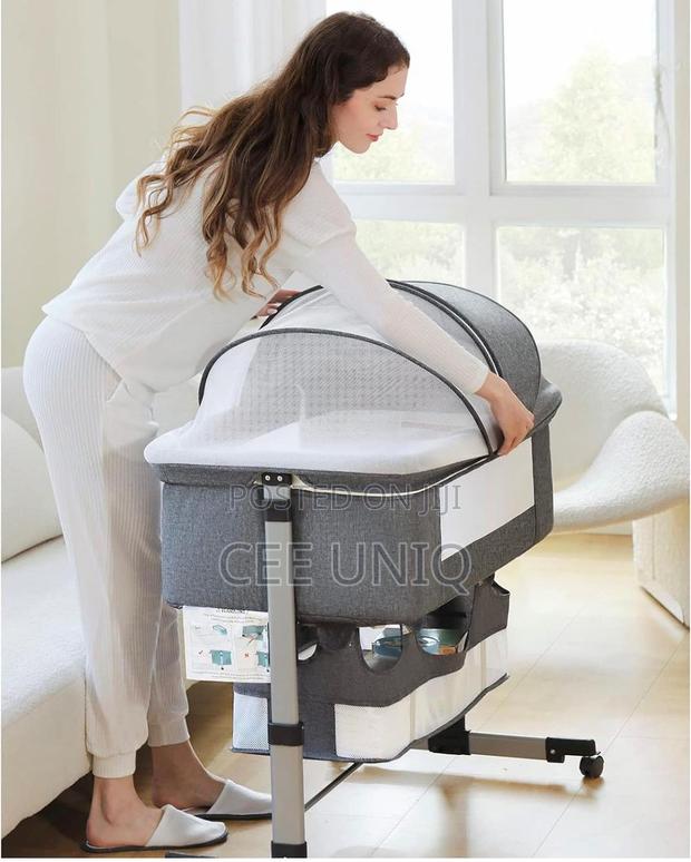 Bedside Bassinet or Co Sleeper · Photo 3
