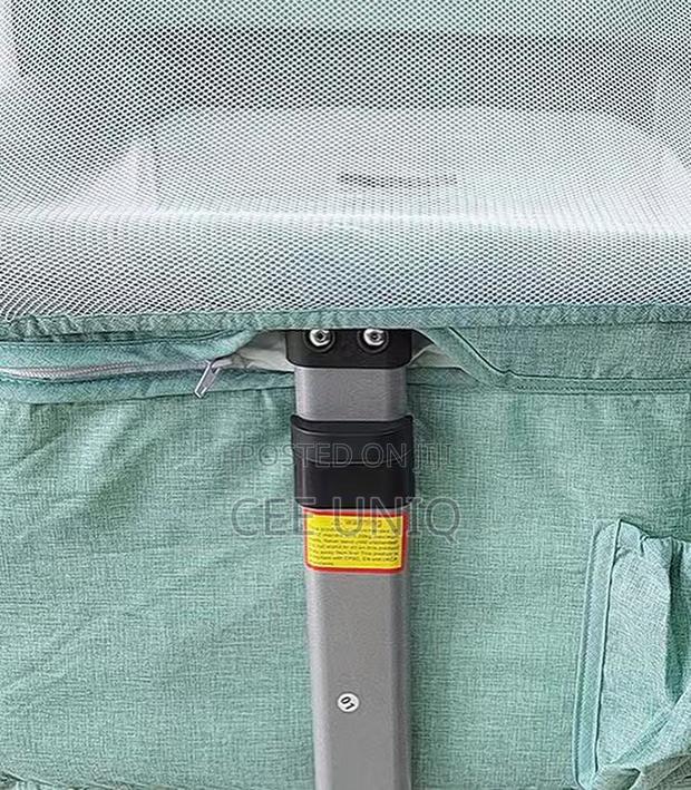 Bedside Bassinet or Co Sleeper · Photo 4