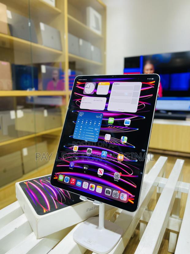 Apple iPad Pro 12.9 (2022) 1 TB Gray · Photo 3