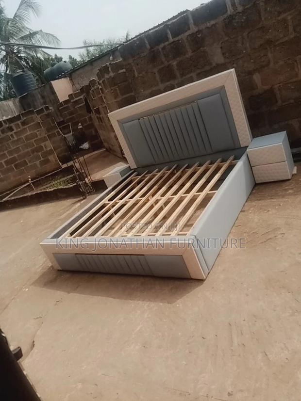 King Jonathan Furniture Queen Size Bed Frame And Side Drawer photo 2
