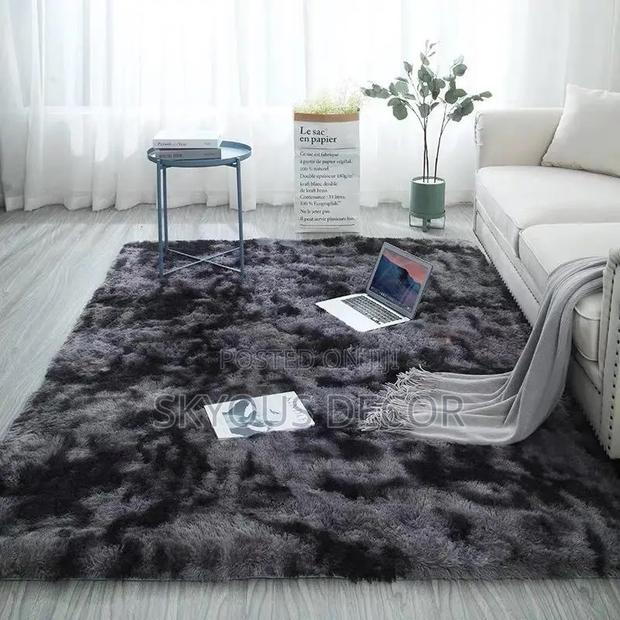 Fluffy Carpet · Photo 2