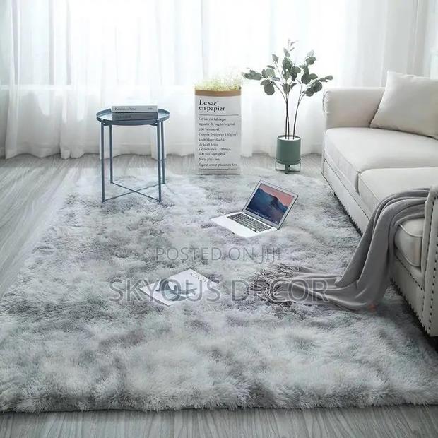Fluffy Carpet · Photo 2