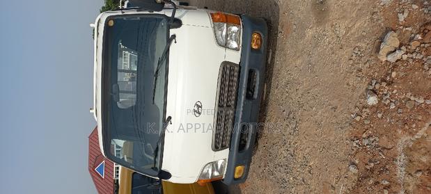 Hyundia Mighty Two Truck photo 5