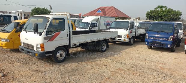 Hyundia Mighty Two Truck photo 6
