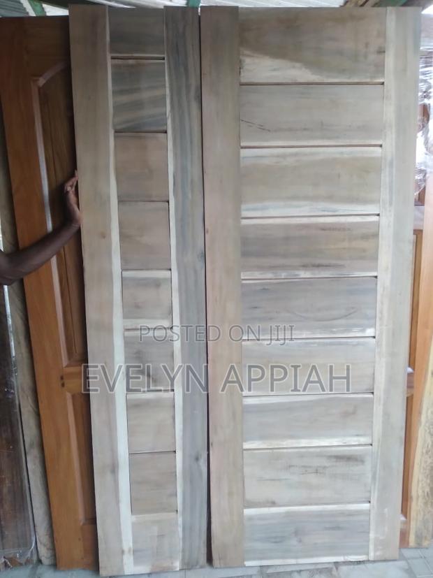 Manzonia One and Half Door · Photo 3
