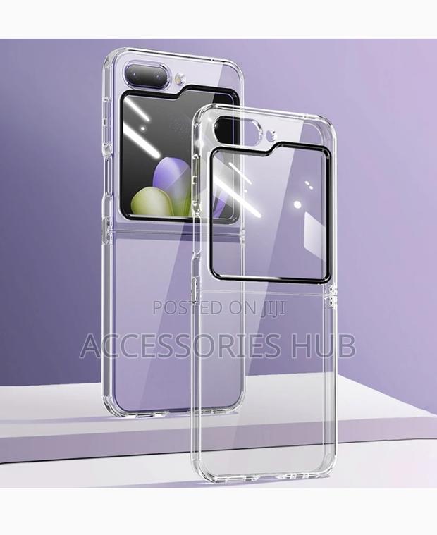 Samsung Z Flip 5 Transparent Case With Screen Protector · Photo 4