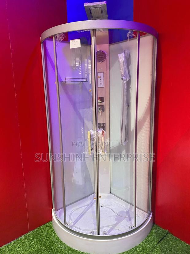 All Round Cubicle Shower With Shower Panel · Photo 3