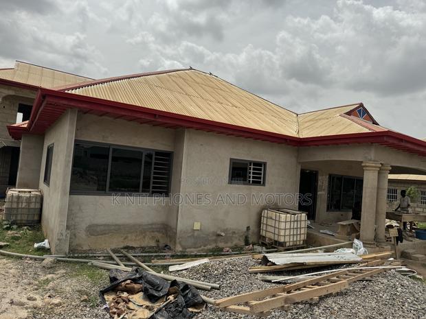 7bdrm Block of Flats in Tech Apromase, Kumasi Metropolitan for sale photo 5