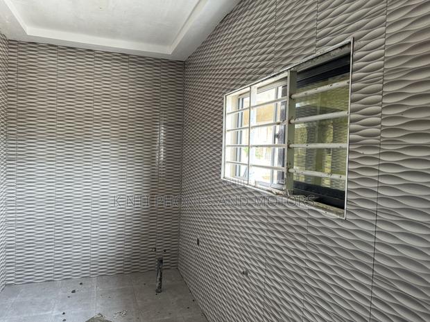 7bdrm Block of Flats in Tech Apromase, Kumasi Metropolitan for sale photo 2
