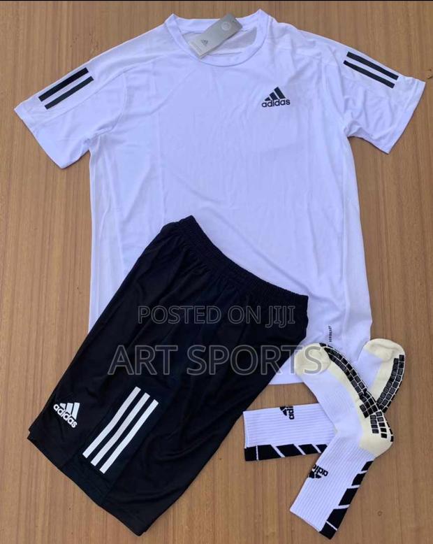 Adidas Gym Set. ( With Grip Socks ) · Photo 4