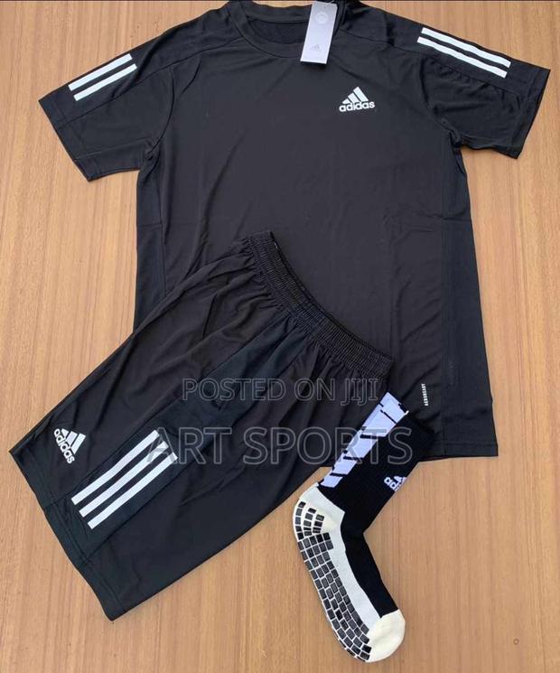 Adidas Gym Set. ( With Grip Socks ) · Photo 3
