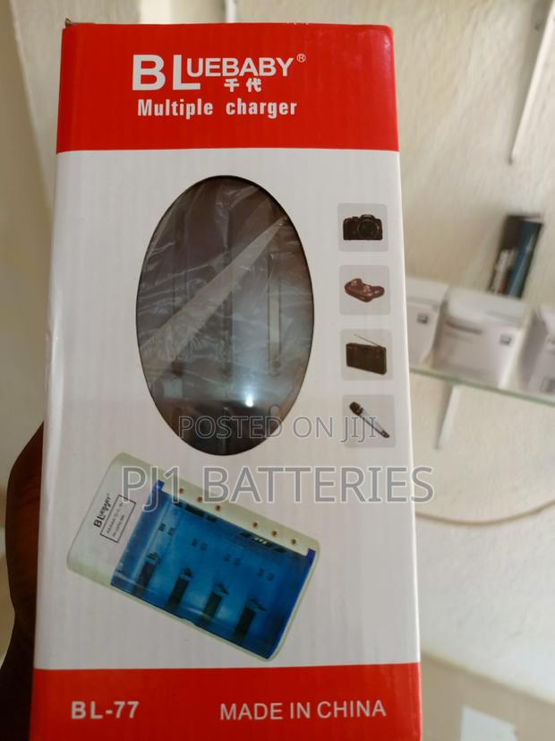 Aa , Aaa , 9V , C, D, Universal Charger · Photo 3