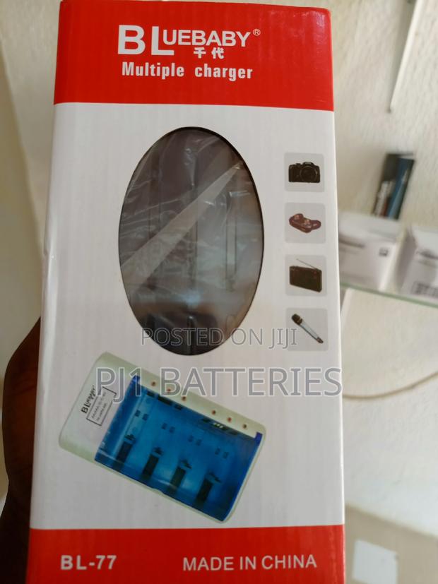 Aa , Aaa , 9V , C, D, Universal Charger · Photo 4