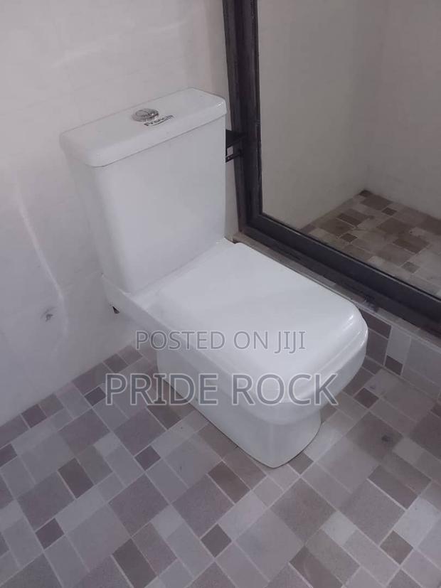 Press Top Wc, Water Closet Small Tank · Photo 3