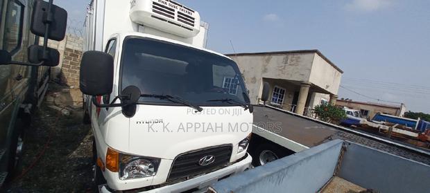 Hyundia Mighty Two Refrigerator Truck photo 4