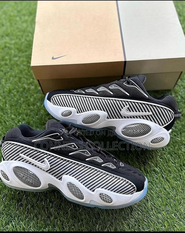 Nike Nocta Sneaker · Photo 3
