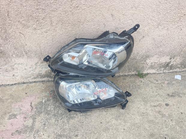 Toyota Porte 2015 Headlight