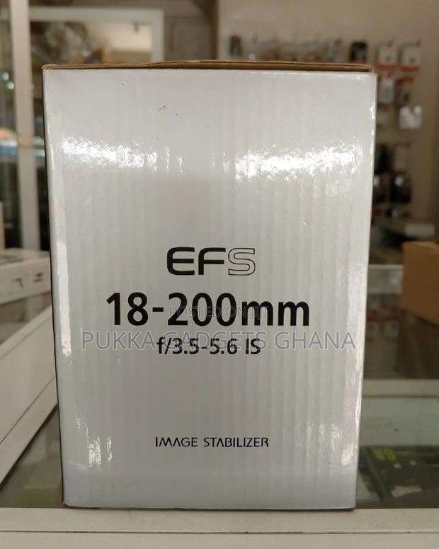 Canon EFS 18-200 MM Lens · Photo 2